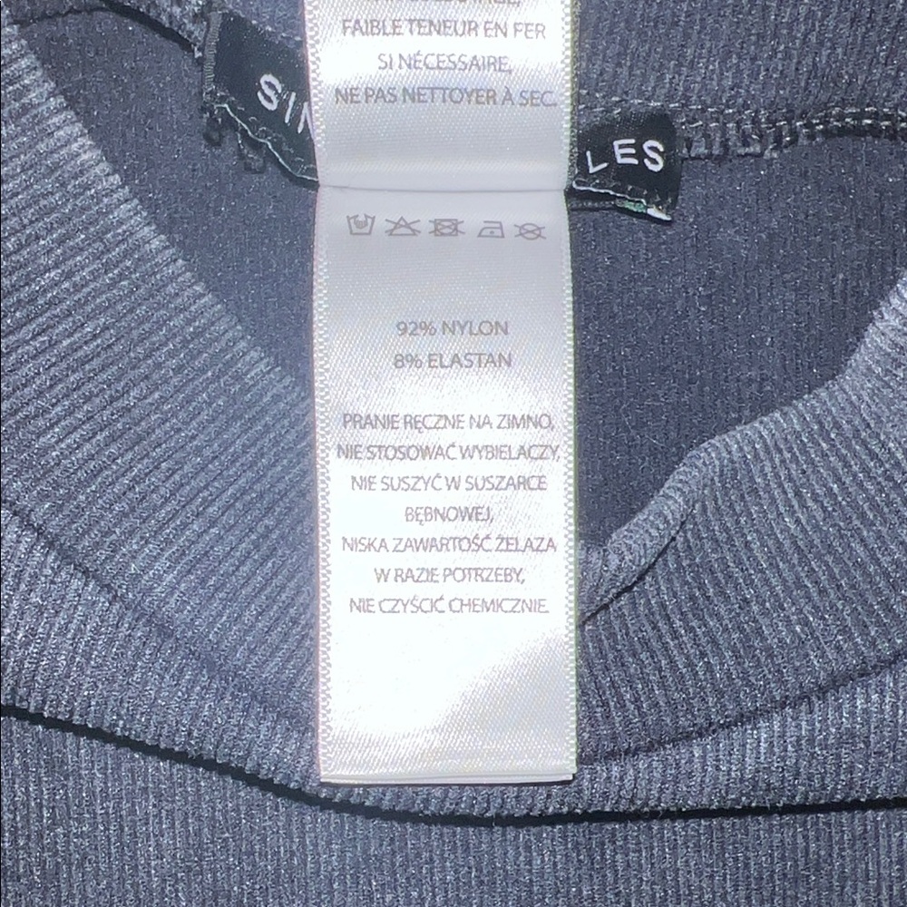 Sleeveless Gray Ribbed Top - Picture 5 of 5